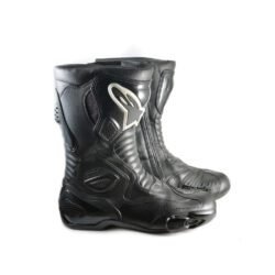 A pair of used black Alpinestars S-MX 5 SE leather racing boots in size 44. In very good condition with minor scratches, they feature comprehensive protection for the toes, heel, ankles, and shin, and are designed to be waterproof.
