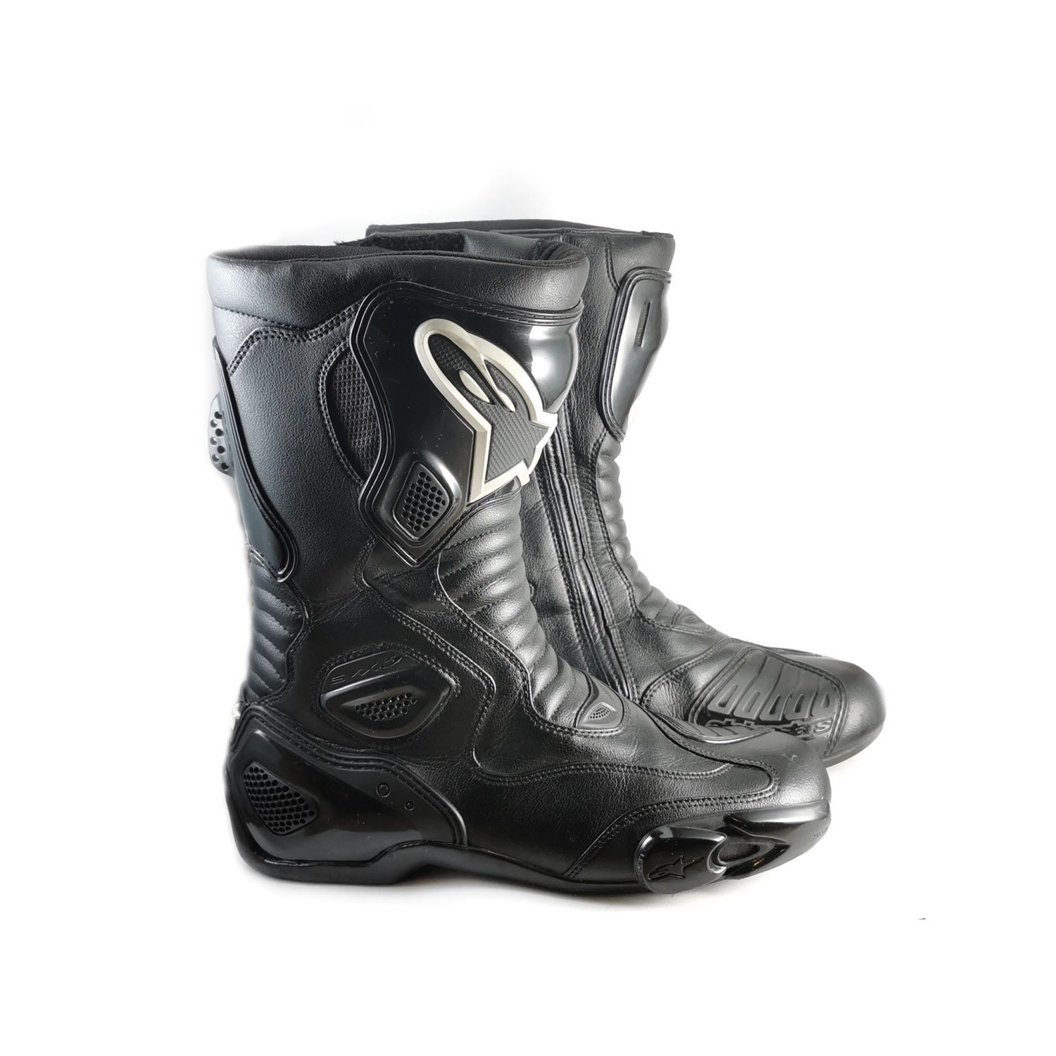 A pair of used black Alpinestars S-MX 5 SE leather racing boots in size 44. In very good condition with minor scratches, they feature comprehensive protection for the toes, heel, ankles, and shin, and are designed to be waterproof.