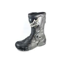 A pair of used black Alpinestars S-MX 5 SE leather racing boots in size 44. In very good condition with minor scratches, they feature comprehensive protection for the toes, heel, ankles, and shin, and are designed to be waterproof.