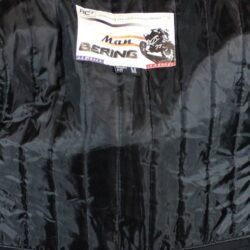 A used black Bering Sting-R men's racing leather jacket in size M. In very good condition with minor scratches, it features Level 1 track protectors at the elbows, shoulders, neck, and back, a removable thermal liner, and a short connection zipper for pants.