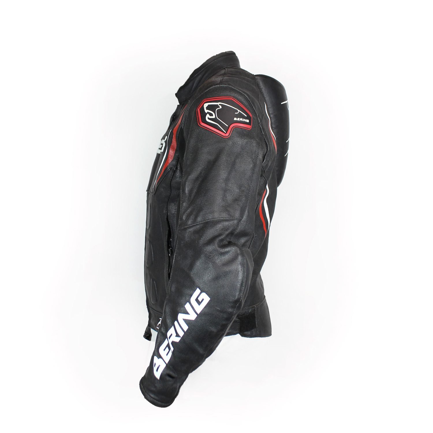 A used black Bering Sting-R men's racing leather jacket in size M. In very good condition with minor scratches, it features Level 1 track protectors at the elbows, shoulders, neck, and back, a removable thermal liner, and a short connection zipper for pants.
