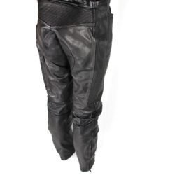A pair of used black Hein Gericke leather pants in a vintage Café Racer style, size 56 (94 cm waist). In good condition (7.5/10) with minor use marks. Features include soft foam knee protection, an adjustable waist with a stretch panel and built-in belt, two front pockets, and a short connecting zip for a motorcycle jacket.
