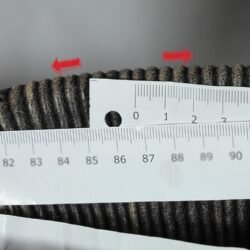 Used brown leather Modeka cafe-racer pants in size 54, featuring a stretch fit for an 82-86 cm waist. The condition is very good at 8.5/10 with only very minor surface scratches. Includes foam protectors at the knees and hips for safety. A distinctive vintage motorcycle trouser with a classic style