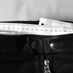 Used black Harro Skin Power street leather pants in size 54 with an 84 cm waist. Condition is very good at 8/10 with only very minor surface scratches. Includes foam protectors for knees and hips, and features all-round and short connection zippers for a combi jacket. Note: the elastic waistband may show signs of aging.