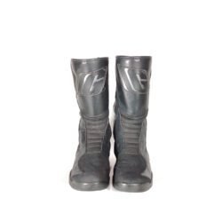 Used black leather Gaerne unisex adventure touring boots in size 42/43. Condition is good at 7.5/10 with small scratches from normal use. Features extensive protection for heel, toes, gear lever, ankle, and shin. Originally waterproof, but the membrane has aged so full waterproofness cannot be guaranteed.