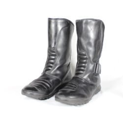 A pair of used black touring and city motorcycle boots in size 39, crafted from leather with minor surface scratching. Features reinforced toe, gear lever, and heel protection.