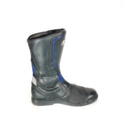 Used black and blue leather sports touring boots in size 43. Condition is fair at 6/10 with small scratches from normal use. Features protection for heel, toes, gear lever, ankle, and shin. The waterproof membrane is no longer functional.