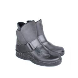 A pair of black leather Daytona short boots in size 39, in like-new condition. The boots feature a Climate waterproof membrane and protective reinforcements on the toes, heels, ankles, and a reinforced sole with gear and brake lever protection.