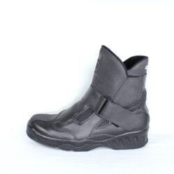 A pair of black leather Daytona short boots in size 39, in like-new condition. The boots feature a Climate waterproof membrane and protective reinforcements on the toes, heels, ankles, and a reinforced sole with gear and brake lever protection.