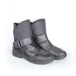 Hein Gericke Walk & Ride black leather motorcycle boots, size 39 — comfortable touring boots with reinforced toe, shin, and heel protection, reflective panels for night rides, partial waterproofing, and very good condition with minor wear marks.