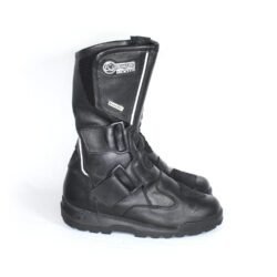 Size: 38 Styling: Touring / Adventure. Material: Leather. Color: Black. Condition: Good outside and inside. Protection: Toes, heels, ankle, reinforced sole and brake and gear lever. Reflectors. Waterproofing: Yes* (SympaTex membrane. Due to the aging effect, we can't guarantee the full waterproofness of the boots) To take into consideration: the boots show minor wear marks.