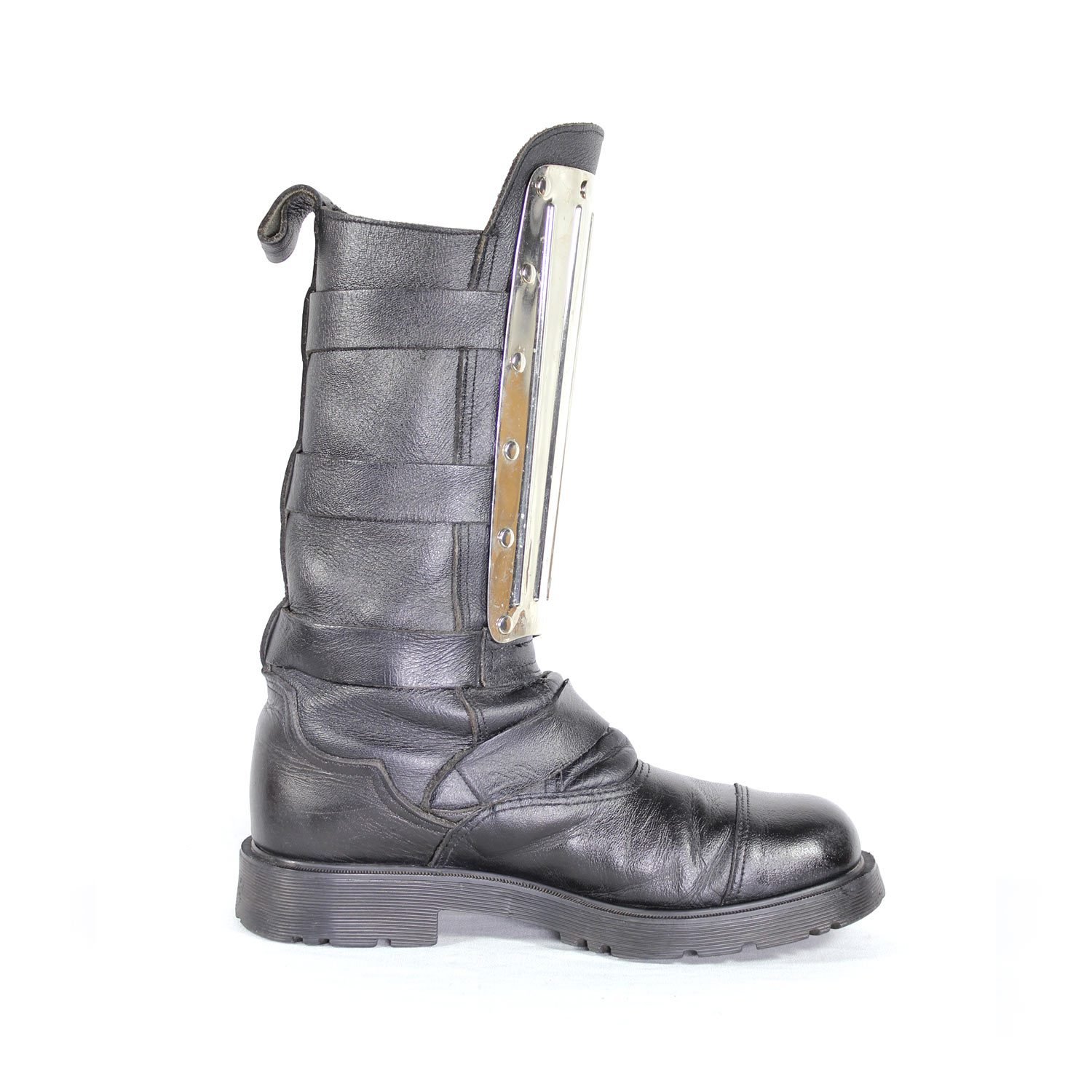 A pair of black leather Chopper-style cruiser boots by Underground Shoes in size 39. The boots feature a classic English design with metallic hardware accents and protective reinforcements on the toe, shin, and heel. They are in very good condition with minor wear marks.