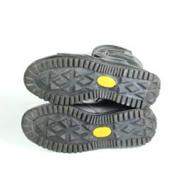 Size: 37 Discover the Hein Gericke Touring and Street Boots, engineered for long-distance comfort and safety. The full-grain leather construction features anti-slip sole and good foot protection. Styling: Touring / Street. Materials: Leather. Color: Black. Condition: Very good. Protection: Toes, heel , ankles, reinforced sole and gear and brake lever. Waterproofing: No. To take into consideration: The boots shows minor wear marks and wrinkles on the leather caused by minimal use.