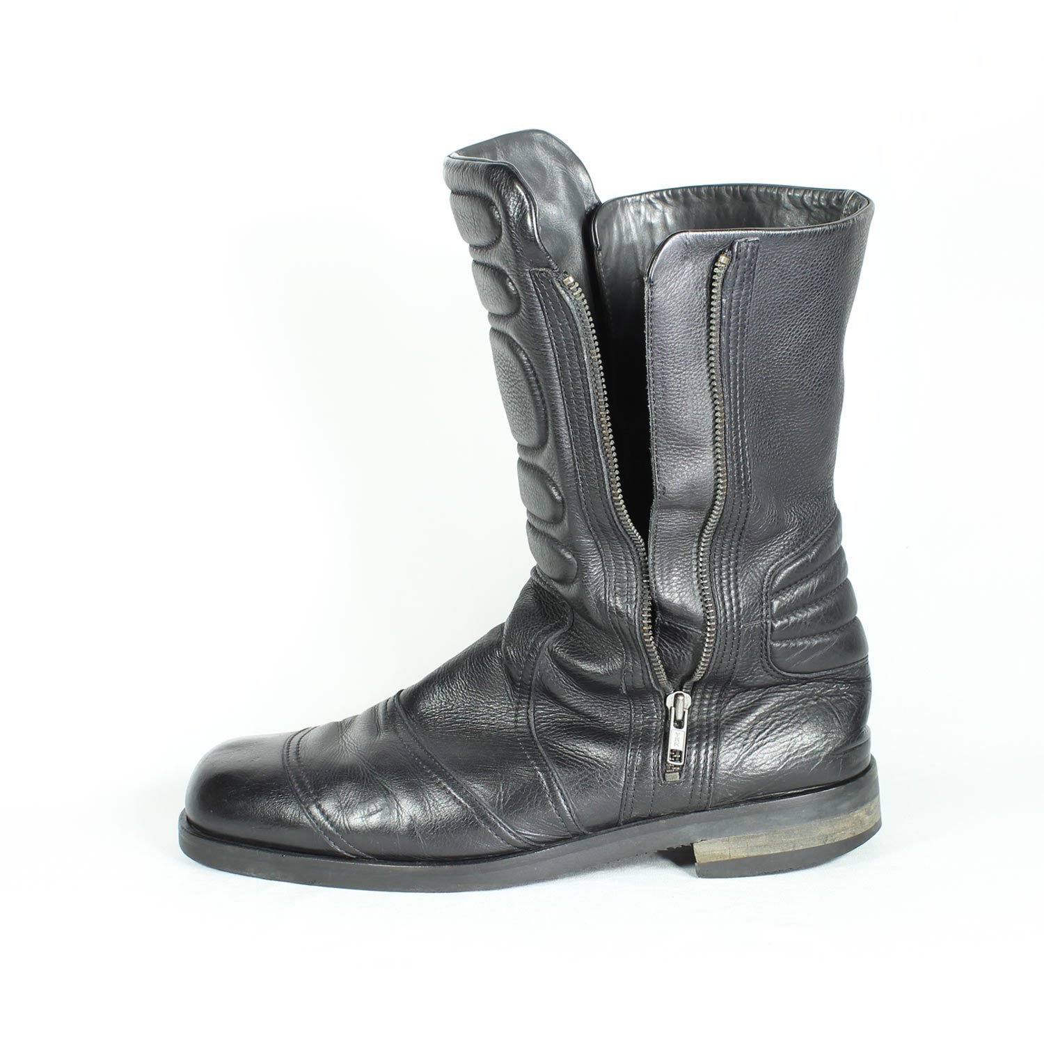 A pair of black Hugo Boss high-quality leather boots, size 47, in good condition. Features a classic, rugged cruiser-style look suitable for motorcycle riding. Made from durable leather with typical minor wear marks and wrinkles.