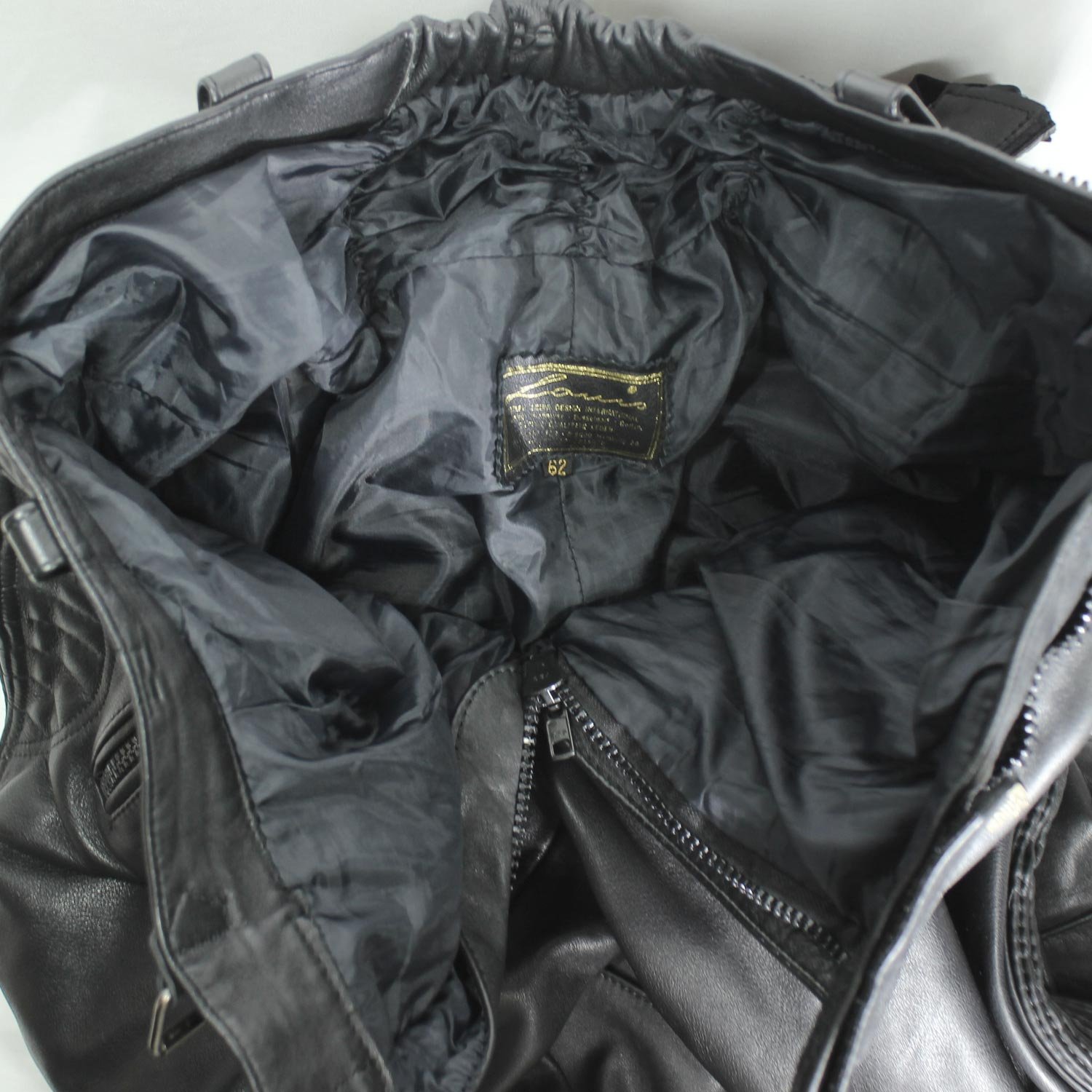 A pair of black Louis leather motorcycle trousers, size 62 (100 cm stretch waist), in very good condition. Features a café-racer and street style with foam knee and hip protection, a full-length jacket connection zipper, and high-quality cowhide construction.